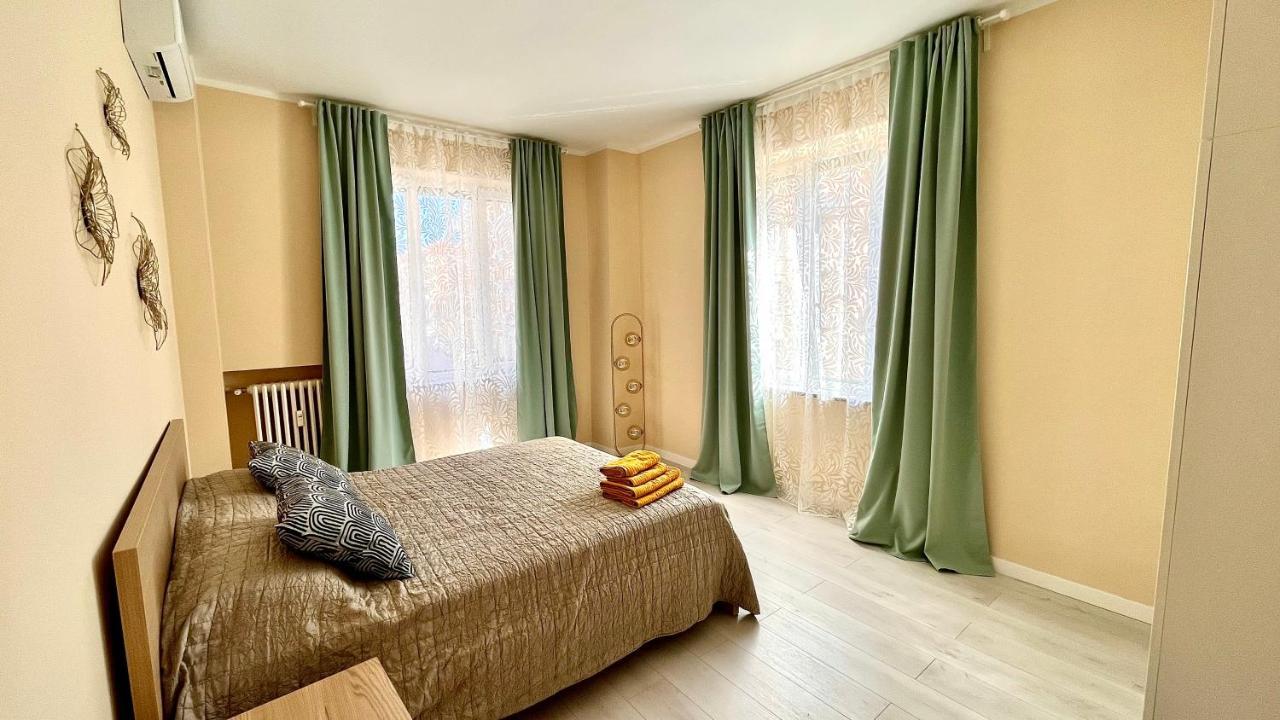 New Apartment, Near Metro Monte Grappa Turin Bagian luar foto