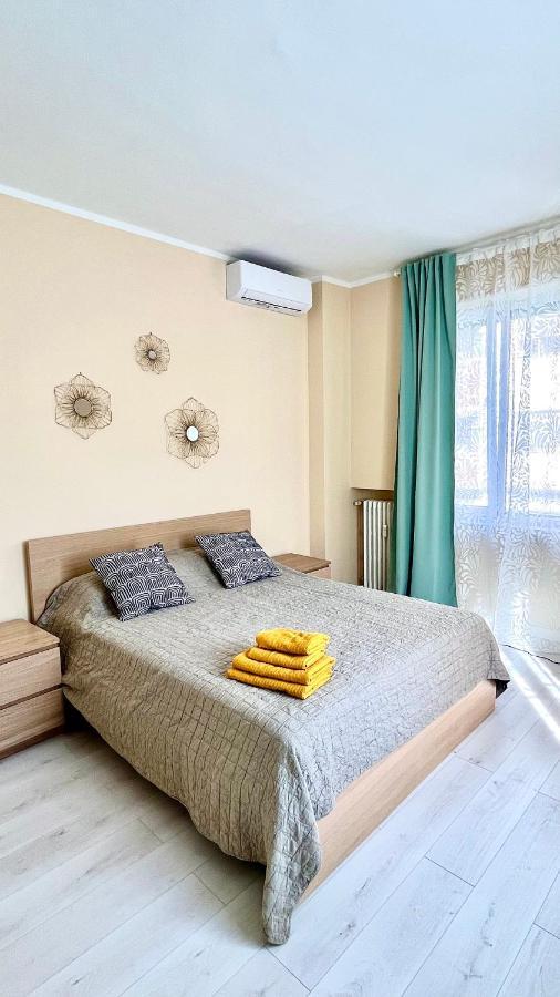 New Apartment, Near Metro Monte Grappa Turin Bagian luar foto